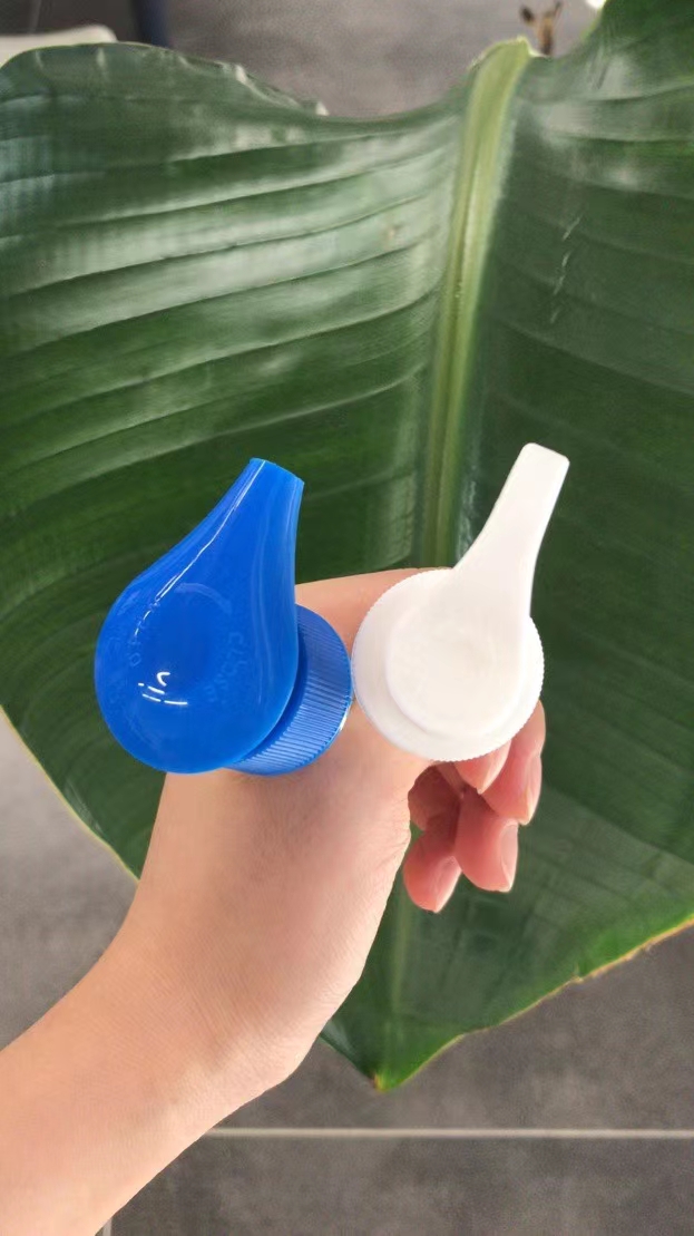 Nắp nhấn xanh trắng - Nhựa Feliz Plastic - Công Ty TNHH Feliz Plastic Việt Nam
